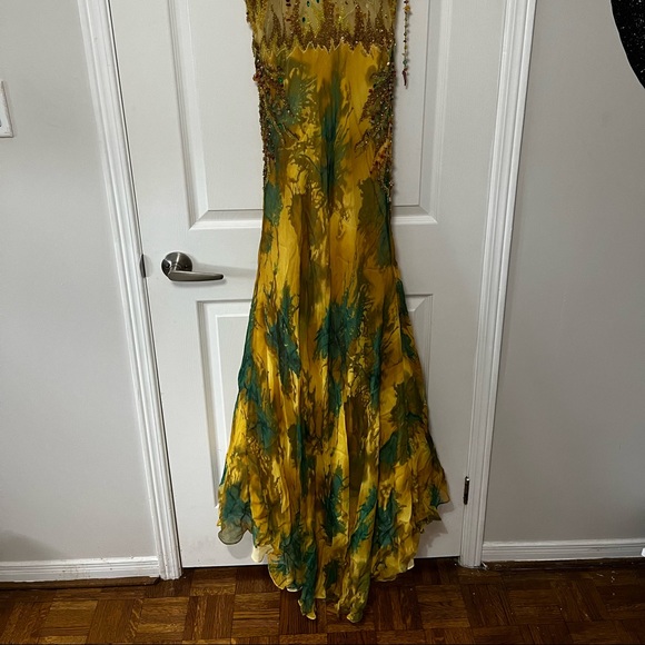 Long unique dress - Picture 2 of 4